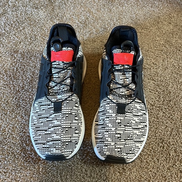 Adidas sneakers size 3 1/2 kids- barely worn - Picture 2 of 5